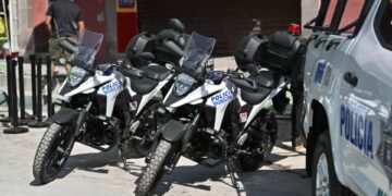 Gobierno del Estado entrega de patrullas, motocicletas y equipo táctico en Matehuala