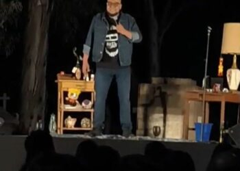 VIDEO | Axel Tejada, standupero potosino, presentó show en el panteón del Saucito