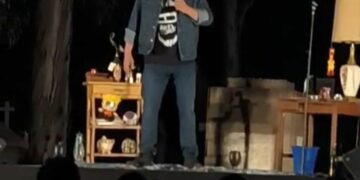 VIDEO | Axel Tejada, standupero potosino, presentó show en el panteón del Saucito