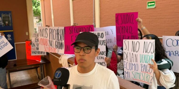 Estudiantes de la UASLP ahora exigen seguridad y que los dejen vender al interior de la institución