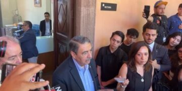 Estudiantes exigen al rector de la UASLP que de la cara