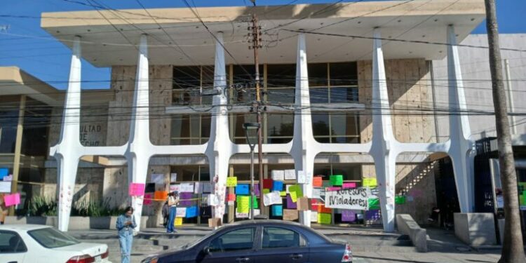 Mantienen paro en la Facultad de Derecho