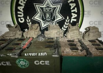 Encuentran en Cedral armas y equipo táctico