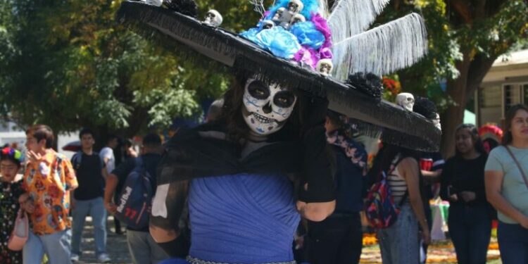 Estudiantes celebran la tradición, la cultura, la vida y la muerte