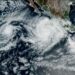 Huracán Priscilla azota el oeste de México con intensas lluvias y fuertes vientos