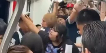 VIDEO | Aficionados de Rayados agreden a una mujer en el metro de Monterrey