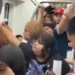 VIDEO | Aficionados de Rayados agreden a una mujer en el metro de Monterrey