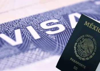 EU quita visa a más de 50 políticos mexicanos