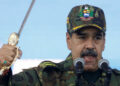 Maduro pide a la Fuerza Aérea que esté “alerta” para defender a Venezuela