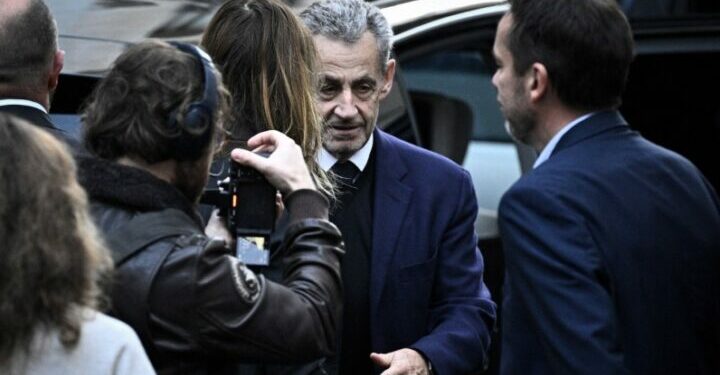 Expresidente Sarkozy obtiene su libertad tras 20 días en prisión; tendrá medidas de control judicial