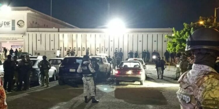 Reportan detonación de explosivo casero en instalaciones policiacas en Mazatlán
