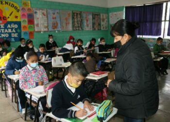 Inicia aplicación del horario invernal en primarias de San Luis Potosí