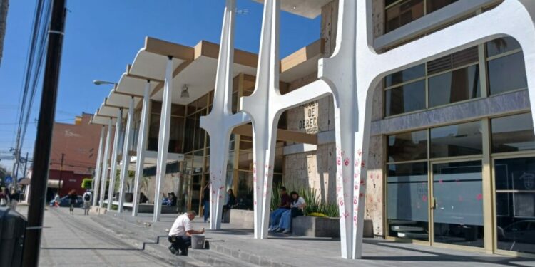 Sin contratiempos reinician facultades de la UASLP