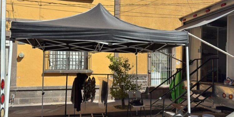 Graban escenas de la telenovela “Mi Rival” en el barrio de San Sebastián