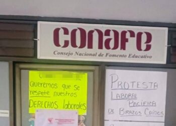 Trabajadores del CONAFE inician paro de “brazos caídos”