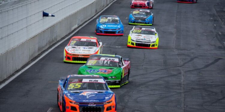 Tres pilotos podrían ser campeones de la Nascar por primera vez