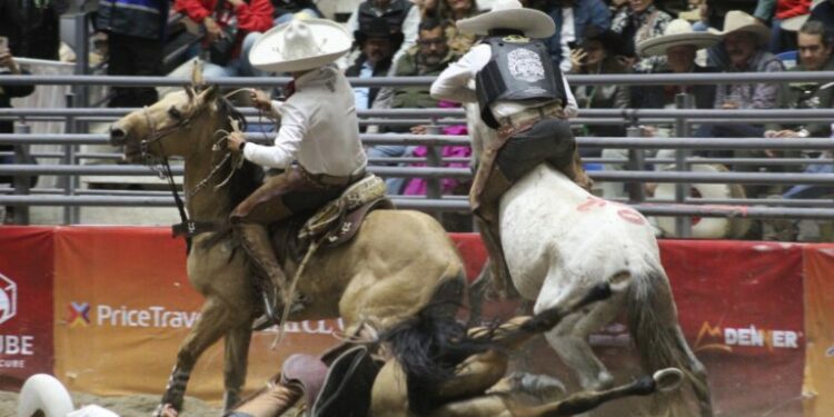 Alfonso Naveja continúa sedado, se espera reporte médico