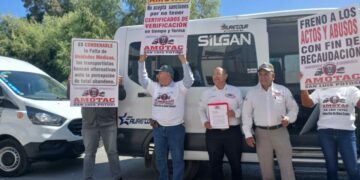 Transportistas protestan con caravana por falta de citas para sacar licencias y multas