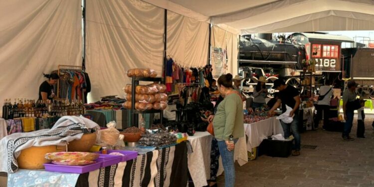 Inauguran la Expo Oaxaca en la explanada del Museo del Ferrocarril