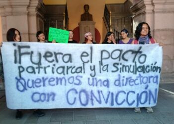 Estudiantes de Derecho exigen directora con perspectiva de género