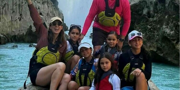 Jacky Bracamontes disfruta de la Huasteca Potosina junto a su familia