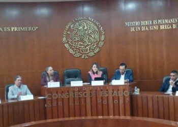 Diputados consideran como falta de respeto que el rector de la UASLP no acudiera a reunión al Congreso