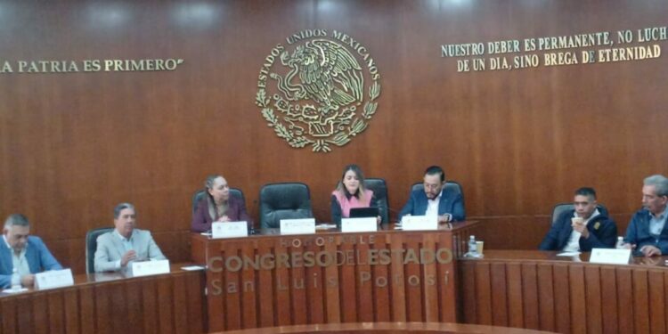 Diputados consideran como falta de respeto que el rector de la UASLP no acudiera a reunión al Congreso