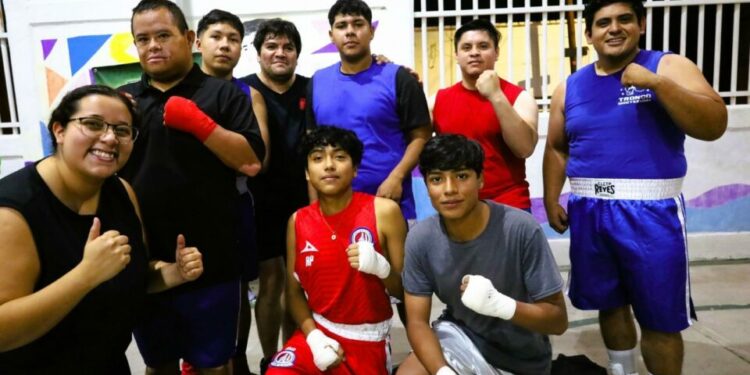 DIF impulsa actividades deportivas y reconoce a jóvenes boxeadores en el Centro Potosí