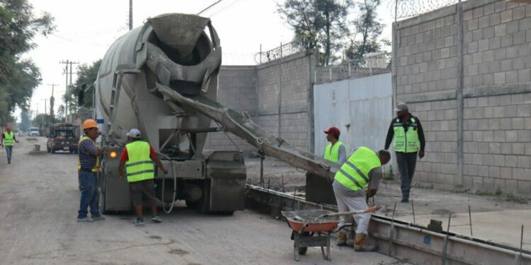 Supervisan obras y preparan más pavimentaciones en la región Media