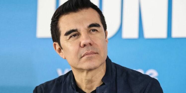 Adrián Uribe es hospitalizado y operado de emergencia: “todo salió bien”
