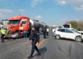 Múltiple choque deja un vehículo volcado en Villa de Reyes