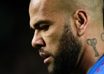 De futbolista a predicador; Dani Alves es visto dando sermón en España
