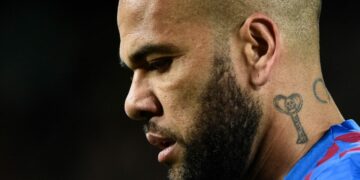 De futbolista a predicador; Dani Alves es visto dando sermón en España