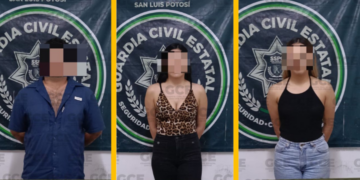 Tres detenidos tras volcadura y persecución en la México–Laredo; cinco policías lesionados