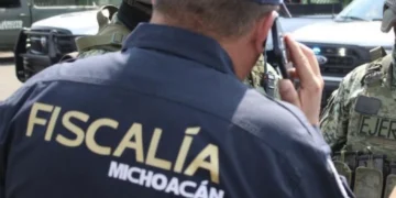 Huyen todos los policías municipales de Ario de Rosales, Michoacán, tras operativo sorpresa de la FGE
