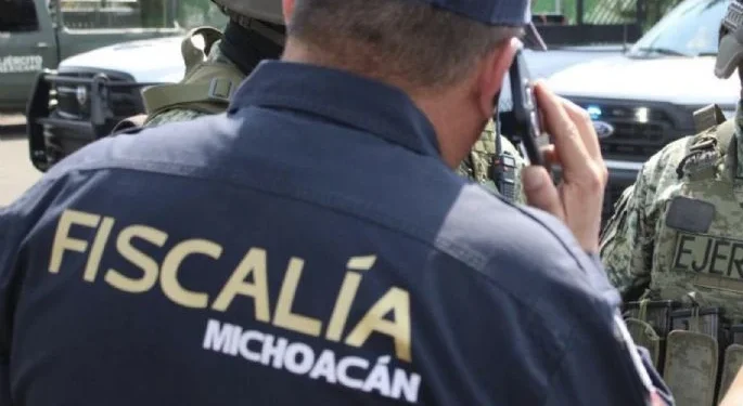 Huyen todos los policías municipales de Ario de Rosales, Michoacán, tras operativo sorpresa de la FGE