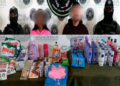 Detienen a pareja por presunto robo en Aurrerá de Soledad