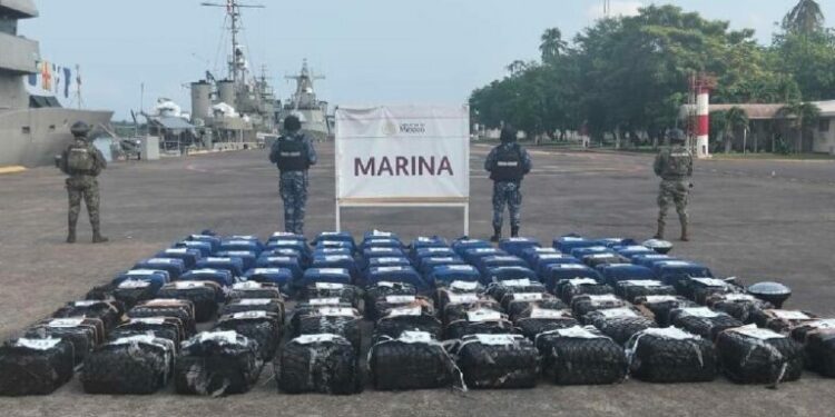 Aseguran 2.5 toneladas de cocaína frente a costas de Michoacán