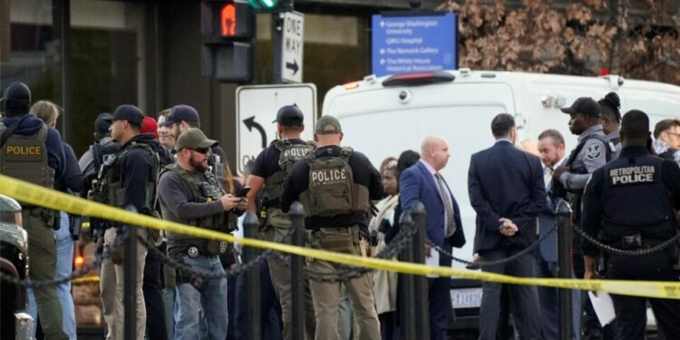 Hieren a dos elementos de la Guardia Nacional en tiroteo cerca de la Casa Blanca
