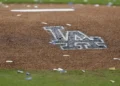Agentes de migración cercan el estadio de los Dodgers tras el festejo de la Serie Mundial