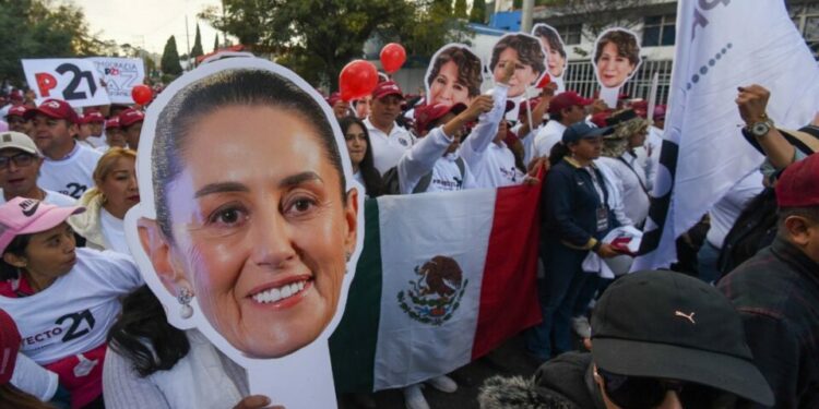 ‘No es nuestra manera de actuar’: Sheinbaum niega acarreo en el evento del Zócalo