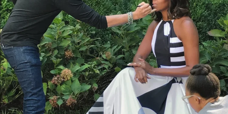 Michelle Obama escribió un documento histórico y lo disfrazó de libro decorativo