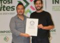 David Olvera recibió el certificado de Guinness