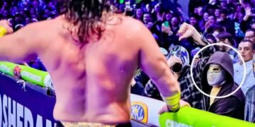 Bad Bunny asiste de incógnito a función de lucha libre en la Arena México