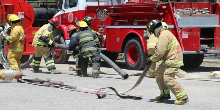 Bomberos atienden hasta 12 emergencias diarias en SLP durante diciembre