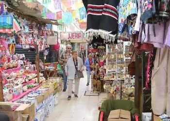 Ambulantaje sin control ahoga a mercados municipales