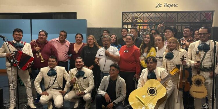 Prensa potosina celebra brindis navideño