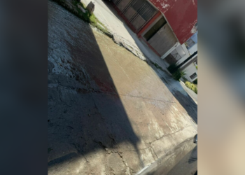 Omisión de Interapas deja grave fuga y malos olores