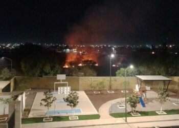 Denuncian quema ilegal de basura en Colonia Las Flores, el ayuntamiento capitalino ni sus luces