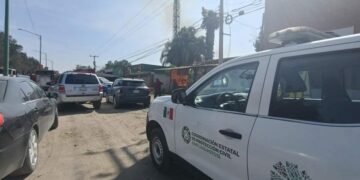 Sofocan incendio en tarimera sobre carretera a Rioverde